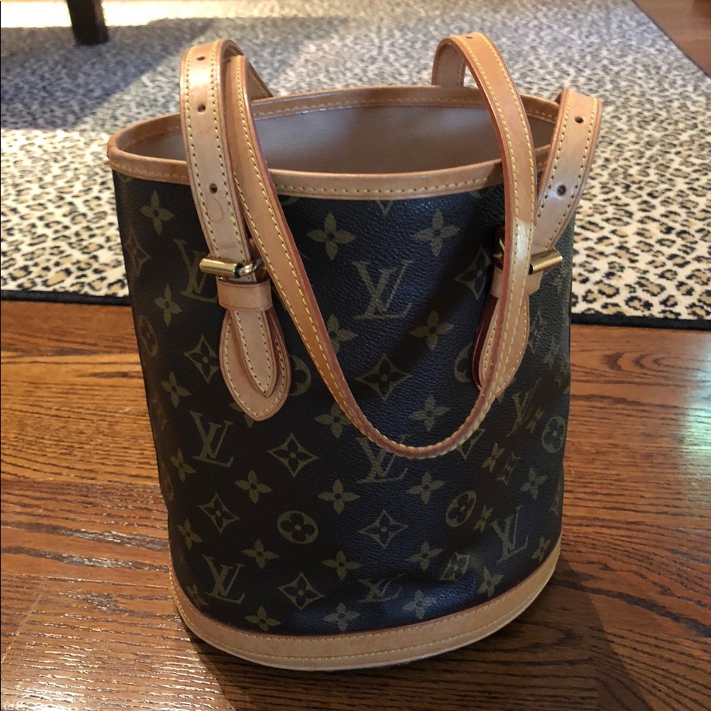 Louis Vuitton Petite Bucket Bag